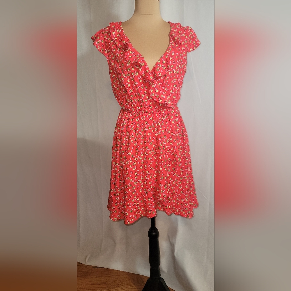 ARIZONA JEAN CO RED WITH CHERRIES DESIGN DRESS. RUFFLED AT THE KNEE SIZE M